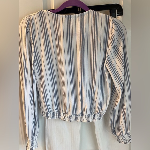 🪻Hollister Top - Picture 4 of 7